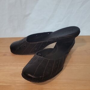 Elegant Black Women's Slip-On Shoes By Born Size 9M